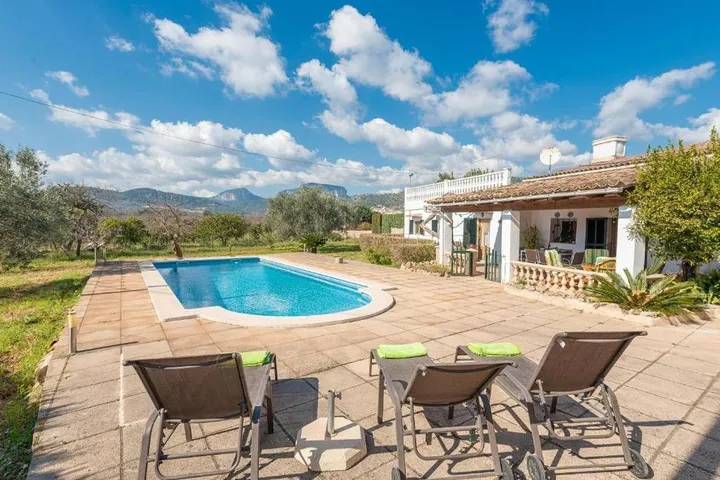 Chalet para 3 personas, con vistas además de terraza y piscina - 1