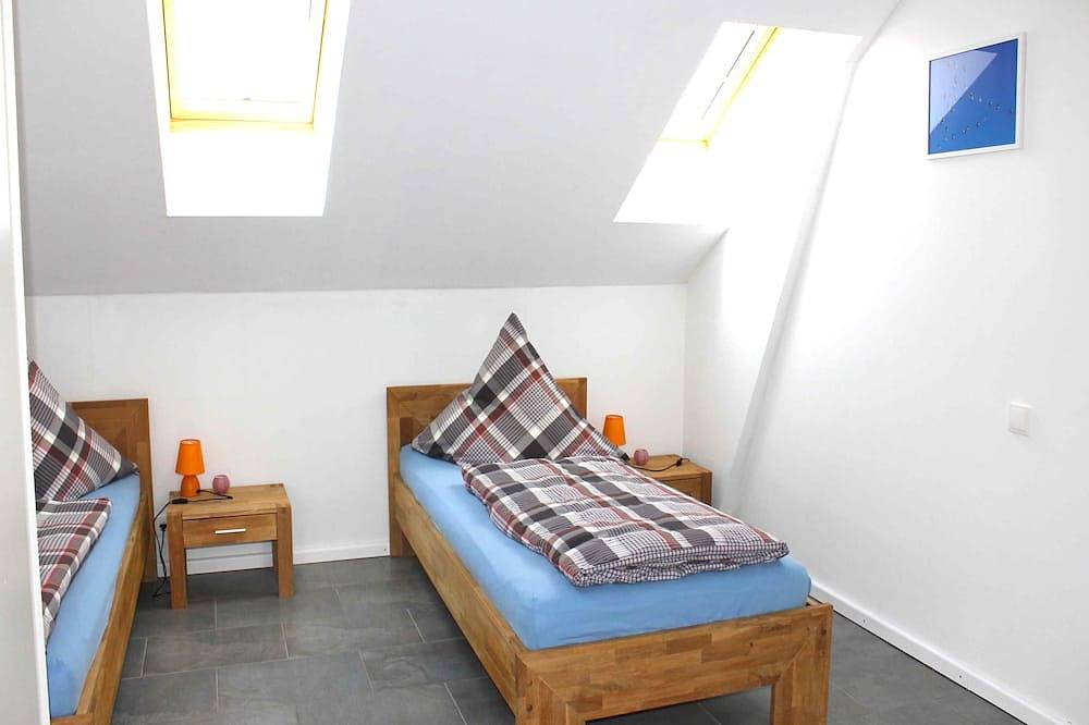 Fz im Obergeschoß - Ferienzimmer mit Bed and Breakfast in Bollewick, Müritz