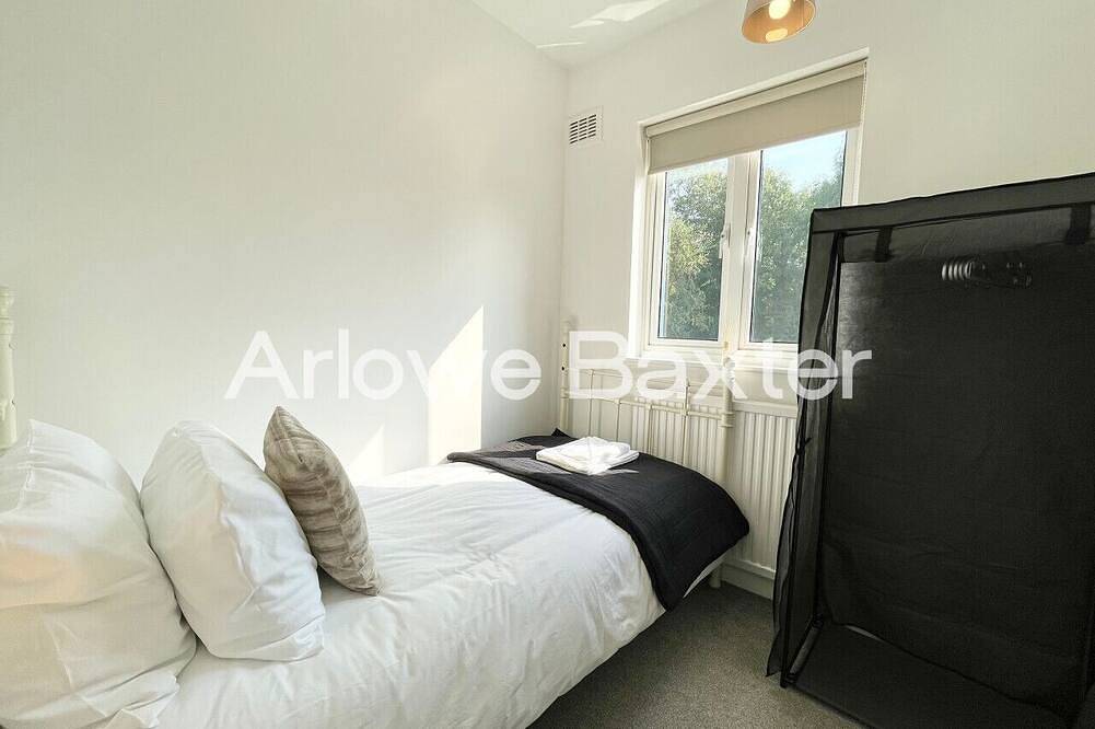 Stylish 3-Bedroom Garden Home | Ac | Contractors in Elstree and Borehamwood, Hertfordshire