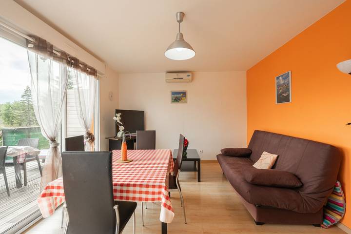 Apartamento entero, Apartamento 'Le Clos Du Champ De L'Amour - Marennes' con piscina privada, Wi-Fi y aire acondicionado in Saint-Simon-de-Bordes, Región de Jonzac