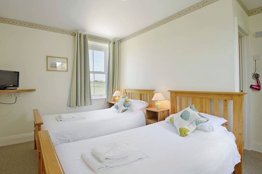 7 bedroom accommodation in Acton, near Langton Matravers in Dorset
