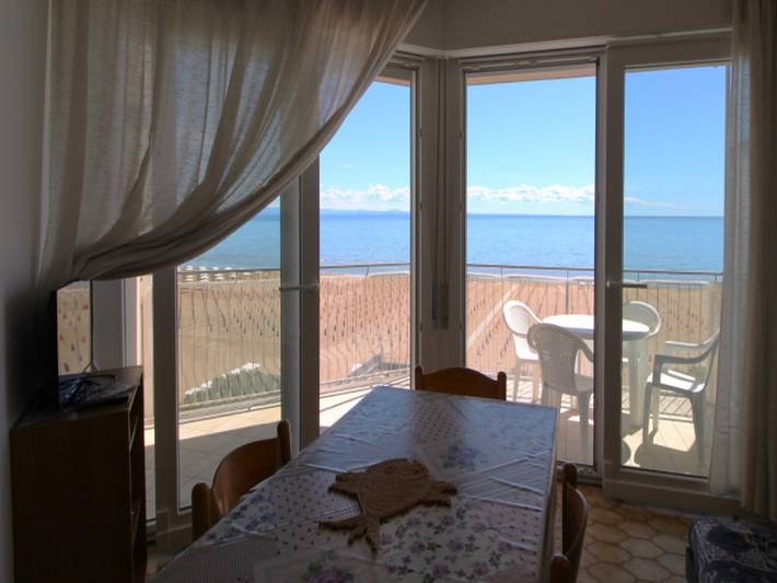 Ferienwohnung für 6 Personen, mit Meerblick und Ausblick sowie Balkon/Terrasse in Lignano Sabbiadoro - 3