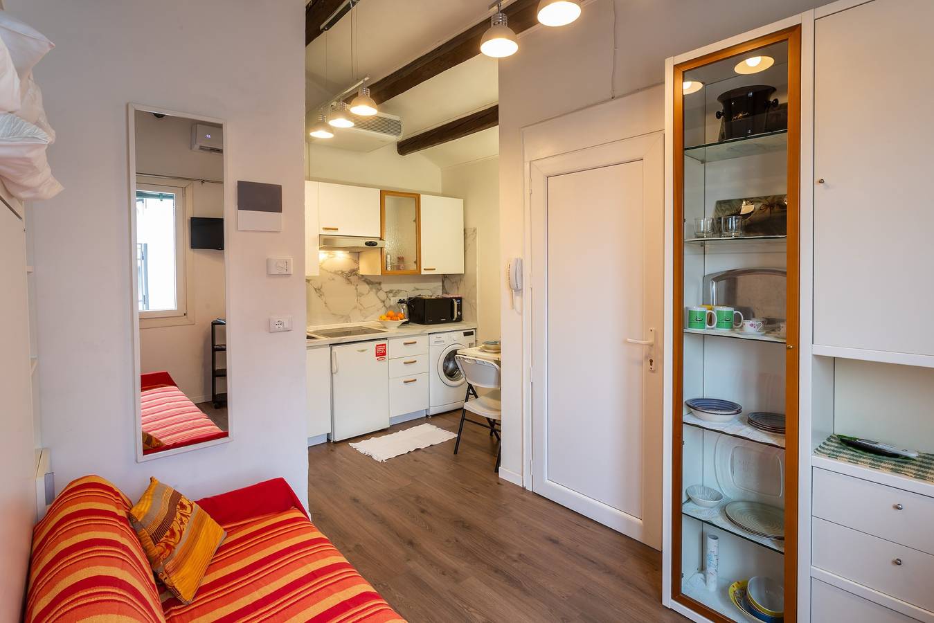 Całe studio, Studio Apartment "Casa Loredana" with Private Terrace & Wi-Fi in Wenecja, Laguna di Venezia