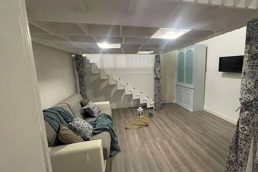 Entire apartment, Taormina relaxation in cozy house a few steps from the beach self check-in in Santa Teresa di Riva, Messina Province