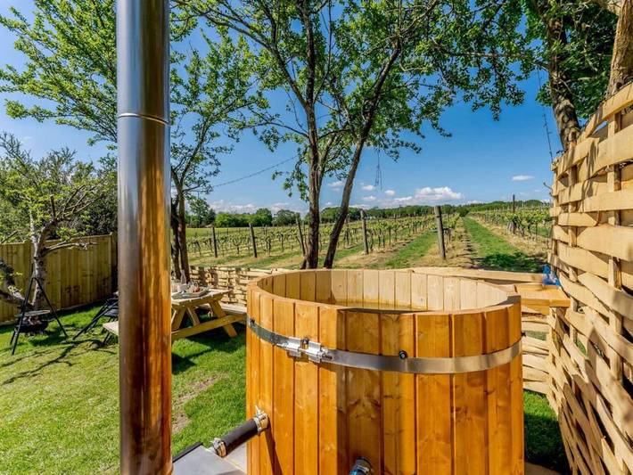 Holiday rental for 2 people, with Hot tub and Garden in Biddenden