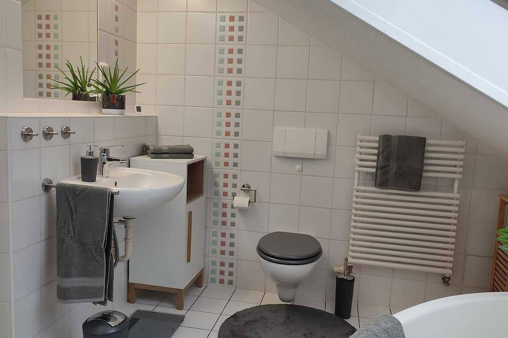 Ganze Wohnung, Möbilierte renovierte Ferienwohnung (70qm) mit Balkon in Hofheim in Unterfranken, Landkreis Haßberge