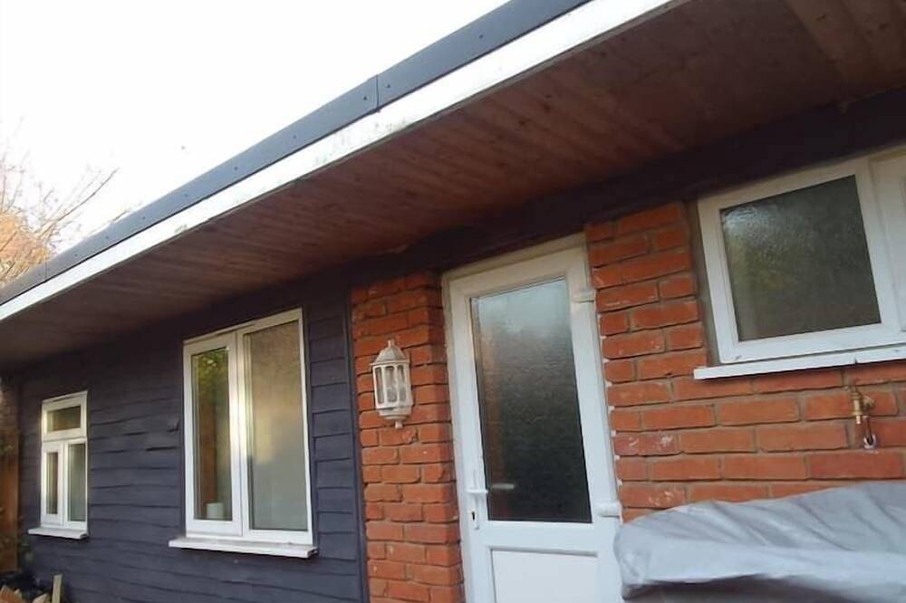 Pilgrims of the Goddess - Chalet in Glastonbury, Somerset