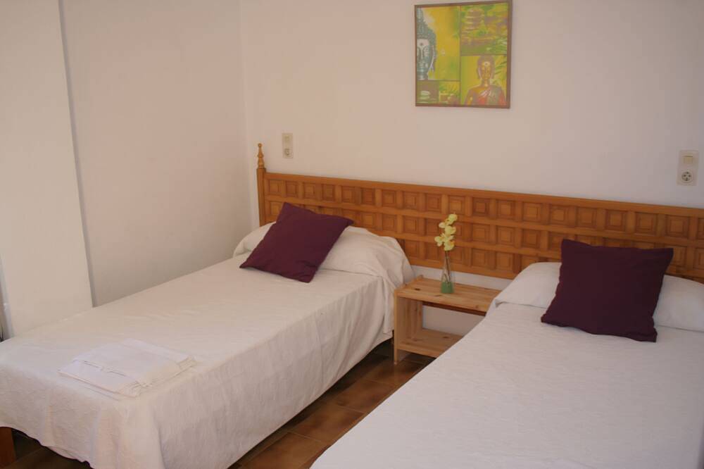 Entire apartment, App. Rigo (1st floor center, bedroom): Spacious beach apartment, frontal sea view in Cala Millor, Son Servera