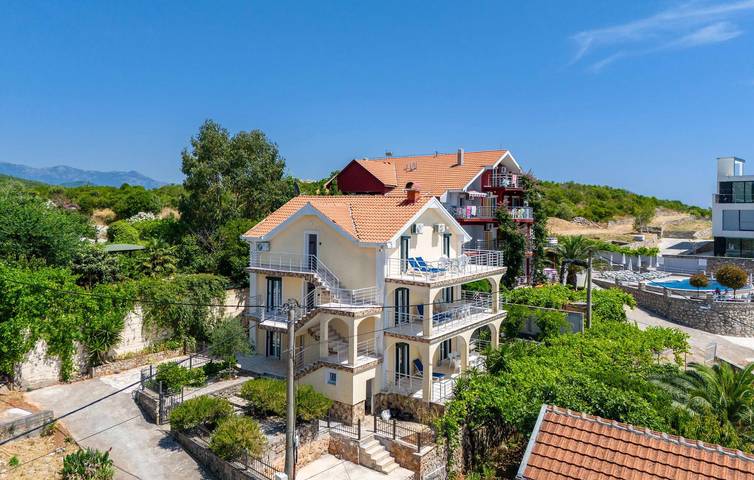 Apartamento vacacional entero, Apartamento de vacaciones para 4 personas con terraza in Municipio de Kotor