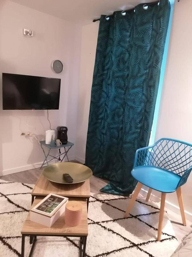 Double Room with Private Bathroom in Beaune, Région de Beaune