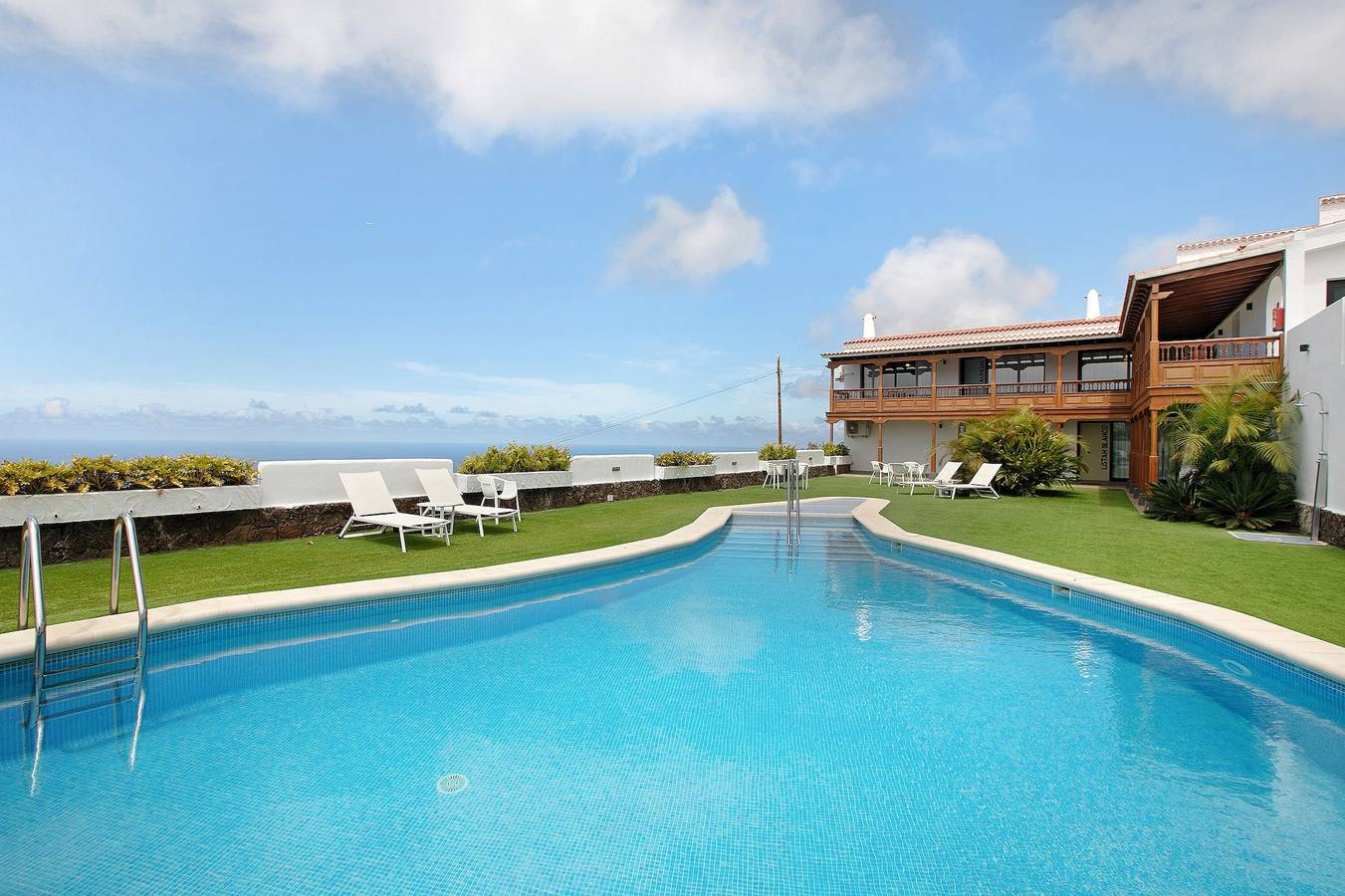 Casa vacacional 'Linaje del Pago Listán Blanco' con vistas al mar, piscina y Wi-Fi in El Sauzal, Tenerife Norte