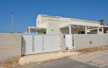 Location de vacances pour 4 personnes, avec jardin et terrasse à Punta Secca