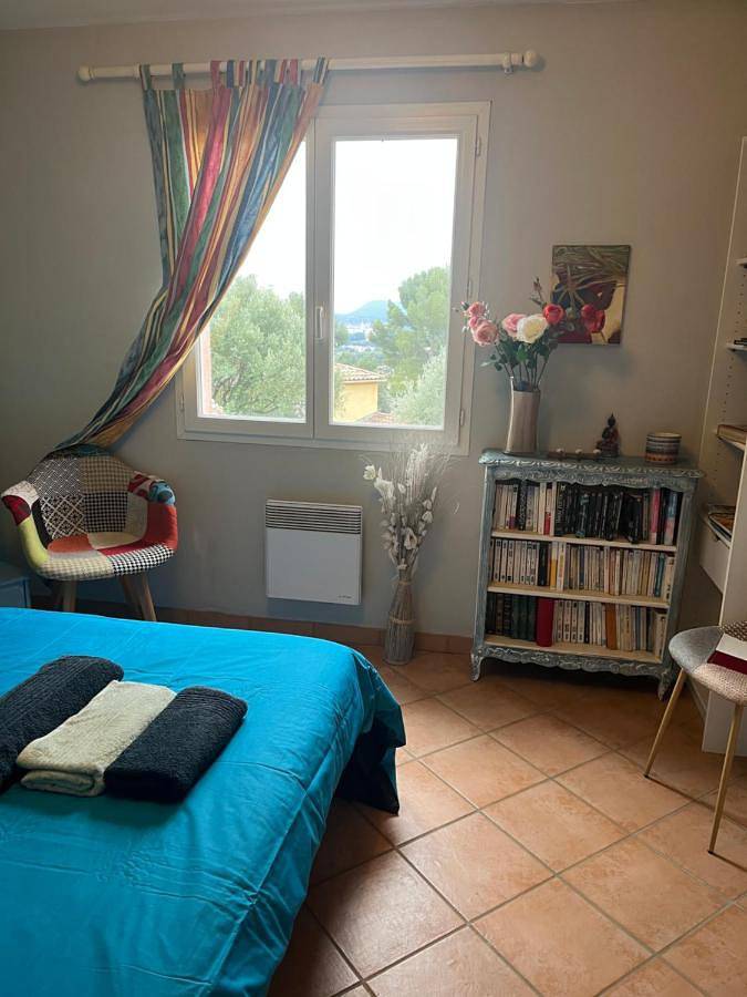 Chambre lit double hauteurs de Toulon in Toulon, Côte méditerranéenne (France)