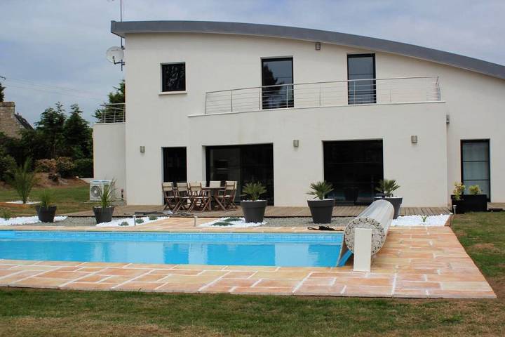 Location de vacances pour 10 personnes, avec jardin ainsi que jacuzzi et piscine à Gouesnach - 2