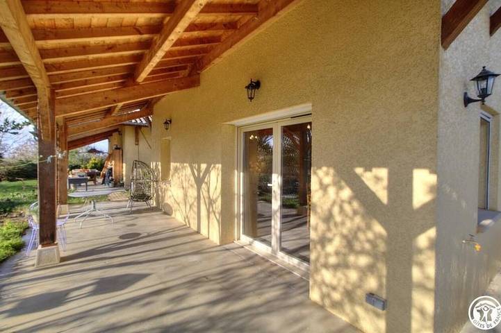 Location de vacances pour 4 personnes, avec jardin dans Dommartin (Ain)