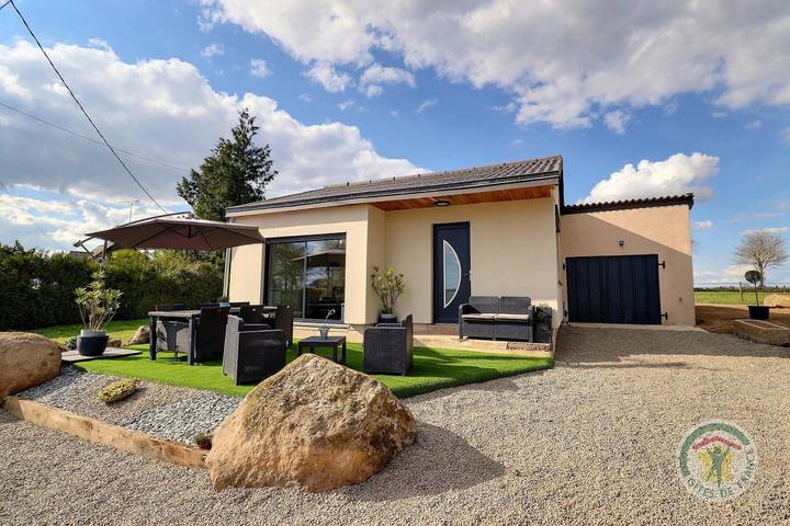 Gîte pour 4 personnes, avec Terrasse ainsi que Jardin et Vue à Parigné