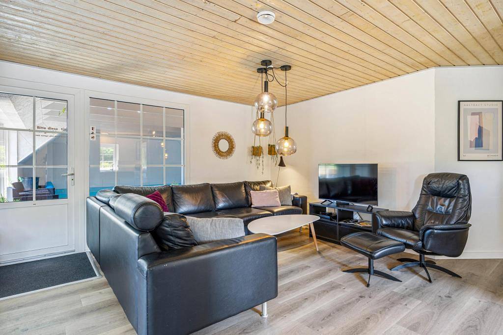 Wunderschönes Ferienhaus mit Pool und Spielgeräten in Vester Husby, Husby (Dänemark)