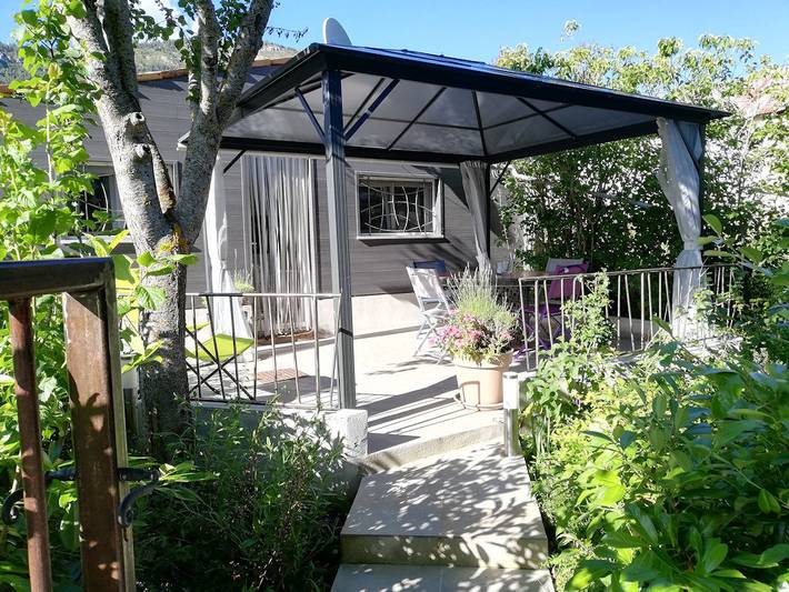 Gîte pour 4 personnes, avec terrasse et jardin, animaux acceptés à Peyroules