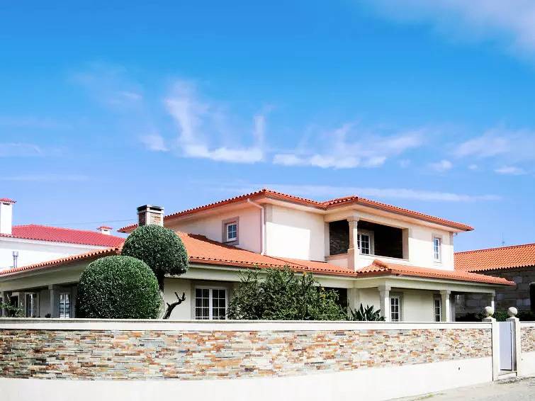 House 8 People in Mar, Belinho e Mar