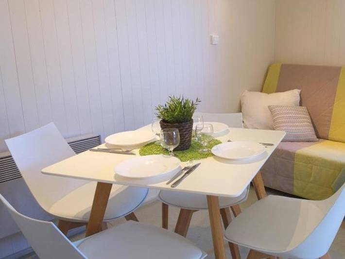 Camping pour 4 personnes, avec bassin pour enfant dans le Cantal - 3