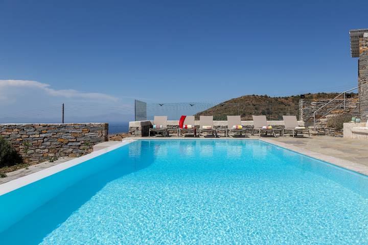 Villa pour 34 personnes, avec terrasse et piscine dans Kea