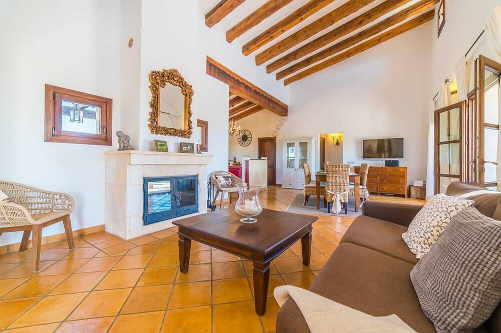 Nice home in Porreres with private swimming pool, can be inside or outside in Montuïri, Majorca Center