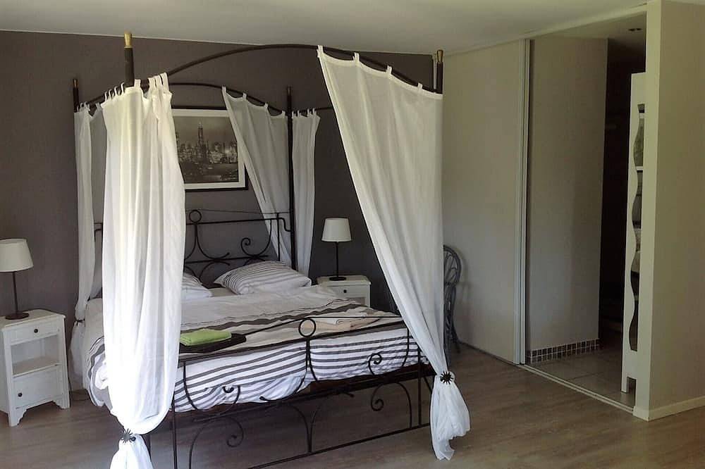 Large luxury villa in the middle of the forest, heated swimming pool, quiet garden. in Capbreton, Côte d’Argent