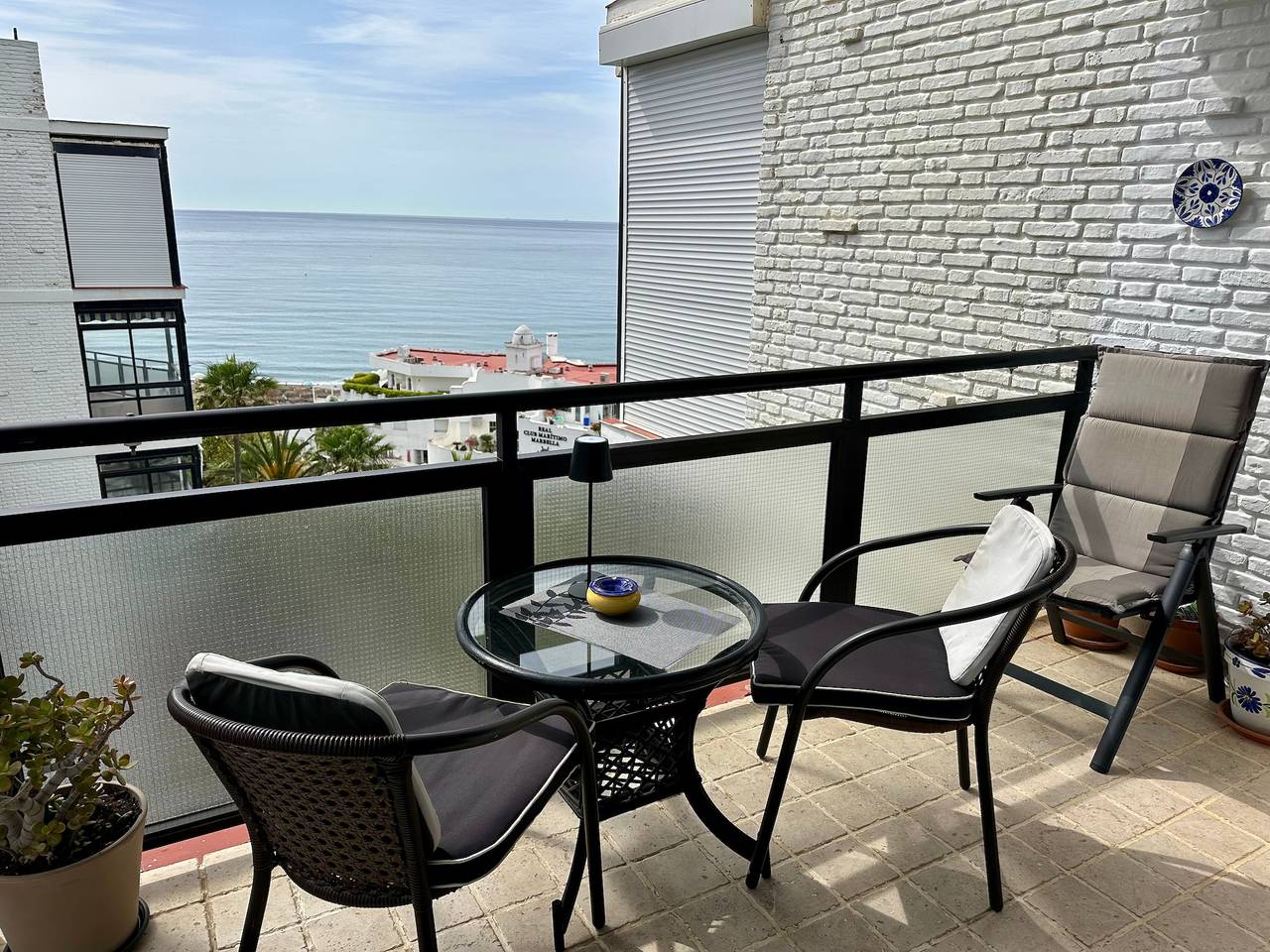 Entire apartment, Comfortable Valdecantos Apartment with Sea View, Wi-Fi, and Air Conditioning in Marbella Centre, Marbella