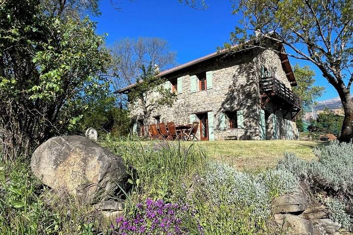 Gîte pour 10 personnes, avec balcon et jardin dans Fouillouse