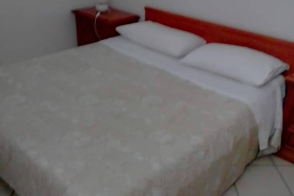 Entire apartment, Large family apartment with garden facing the sea in Teramo Province