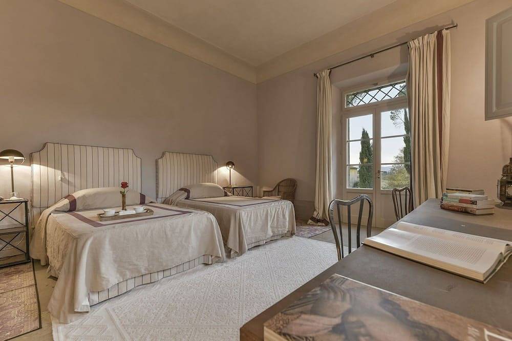Villa in Gavorrano met 9 slaapkamers 18 personen in Gavorrano, Provincie Grosseto