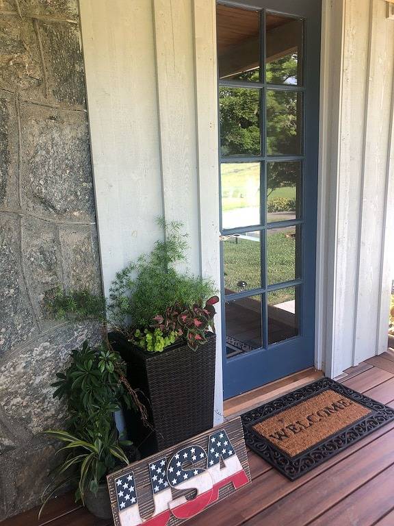 Near Dupont State and Pisgah Nat. Forest in Transylvania County