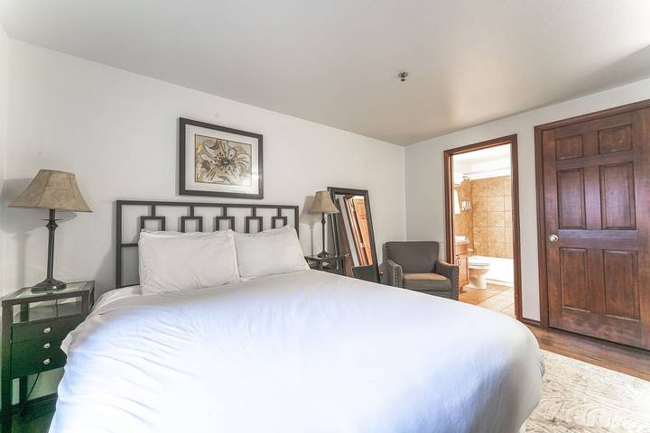 Vacation rental for 2 people, with hot tub and pool in Chelan