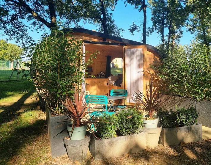 Camping pour 4 personnes, avec Terrasse et Jardin ainsi que Piscine et Vue sur le lac