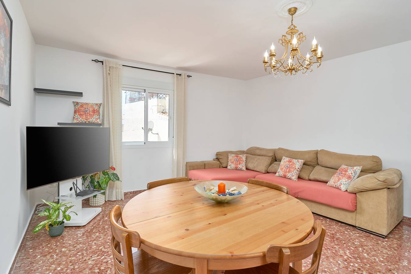 Ganze Wohnung, Ferienwohnung 'Nerja Herrera Oria 40' mit Bergblick, Gemeinschaftsterrasse und Wi-Fi in Nerja, Costa del Sol