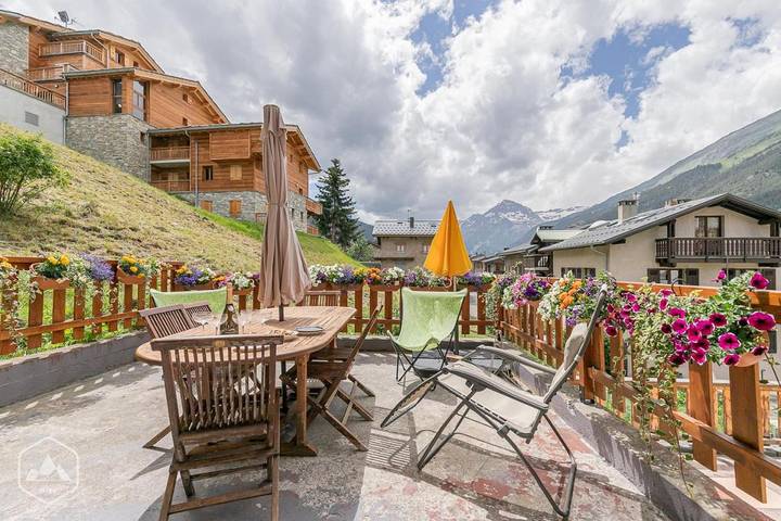 Gîte pour 9 personnes, avec Terrasse dans Office De Tourisme De Val Cenis Lanslevillard