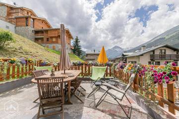 Gîte pour 9 personnes, avec terrasse dans Office De Tourisme De Val Cenis Lanslevillard