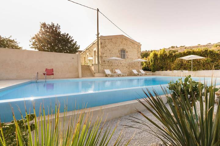 Chalet para 8 personas, con jacuzzi además de jardín y sauna - 1