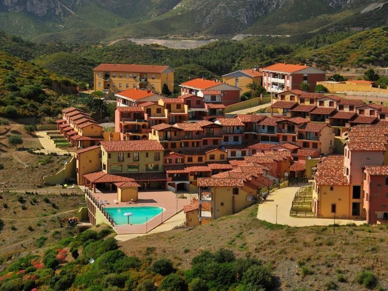 Haus 'Red Coral' mit Gemeinschaftspool in Nebida, Iglesias