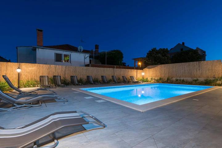 Ferienhaus für 13 Personen, mit Balkon und Terrasse sowie Garten und Ausblick in Orebic