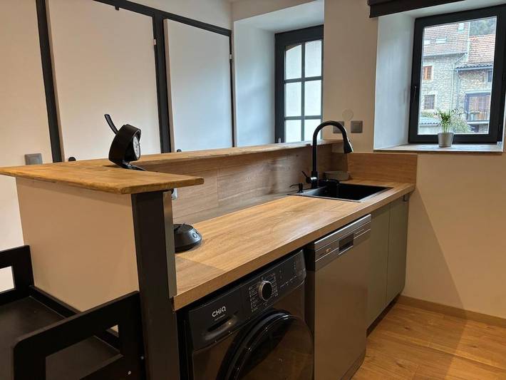 Gîte pour 6 personnes, avec terrasse à Vertrieu - 4
