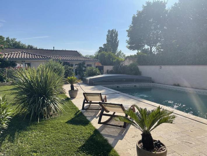 Location de vacances pour 2 personnes, avec Terrasse et Jardin ainsi que Piscine et Vue à Villefranche-de-Lauragais
