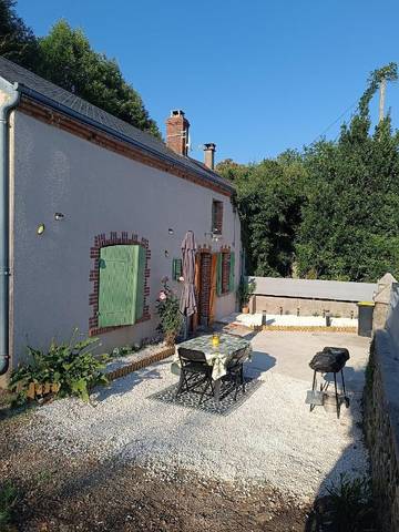 Gîte pour 4 personnes, avec vue et jardin à Aigurande
