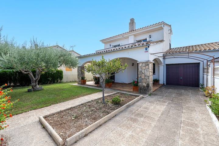 Apartamento para 6 personas, con Balcón y Jardín en Creixell