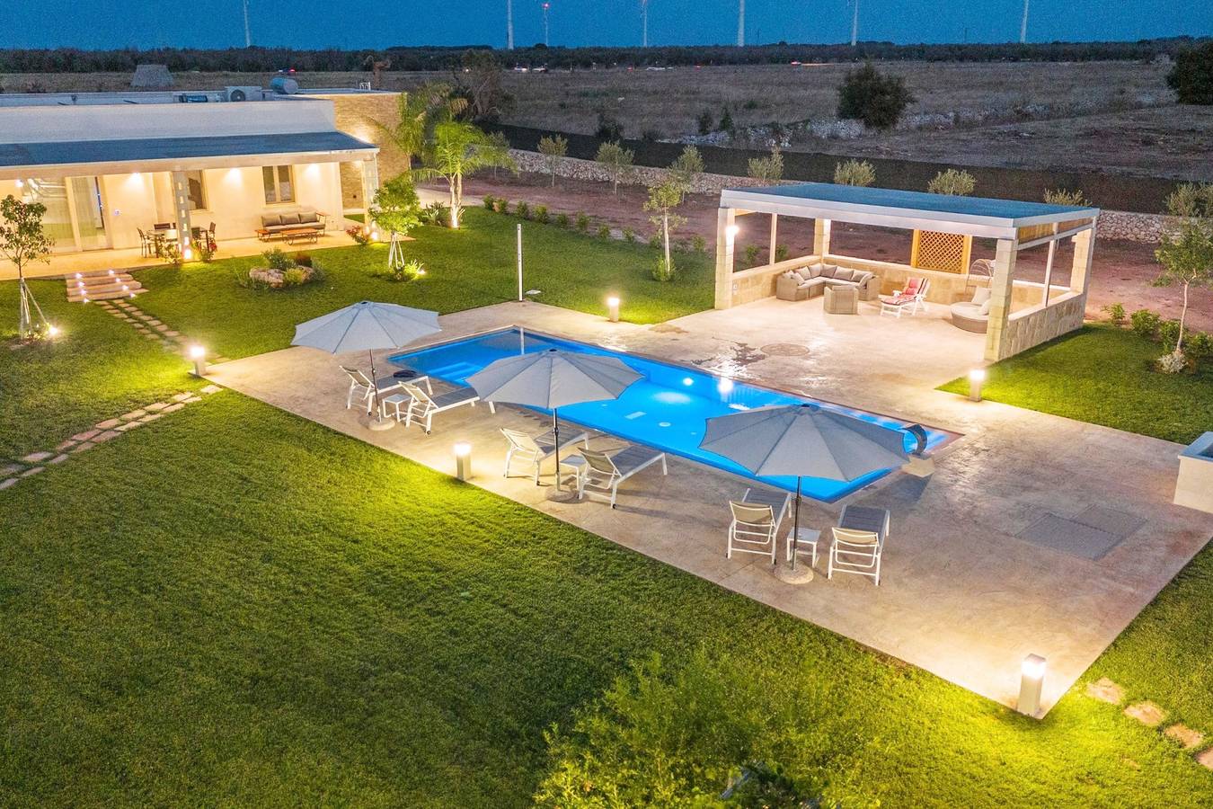 Trullo Tenuta Mary with Heated Pool in Carpignano Salentino, Provincia di Lecce