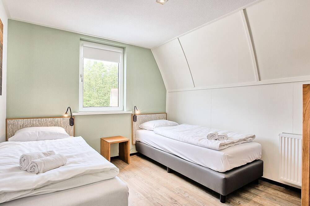Luxury 8-person bungalow in Drenthe