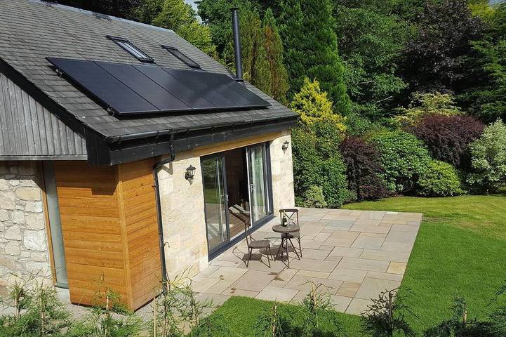 Vacation rental for 2 people, with yard and terrace in Scotland