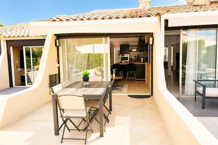 Location de vacances pour 4 personnes, avec terrasse, adapté aux familles dans Plage Naturiste (Le Cap d'Agde) - 4