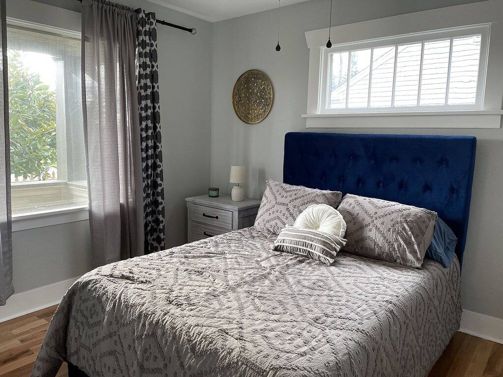 Welcome to S 25th St.! 2 Br 1 Ba + Bonus Space in Tacoma, Pierce County