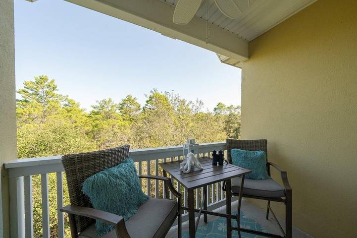 Vacation rental for 6 people, with hot tub and pool as well as balcony the Florida Panhandle
